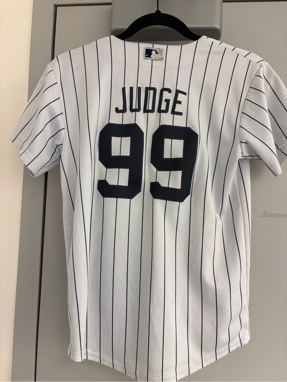 Nike White with Navy Pinstripe New York Yankees Kids Jersey - Picture 4 of 4